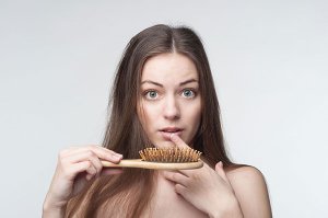 Nedostatek železa ovlivňuje stav a kvalitu vlasů